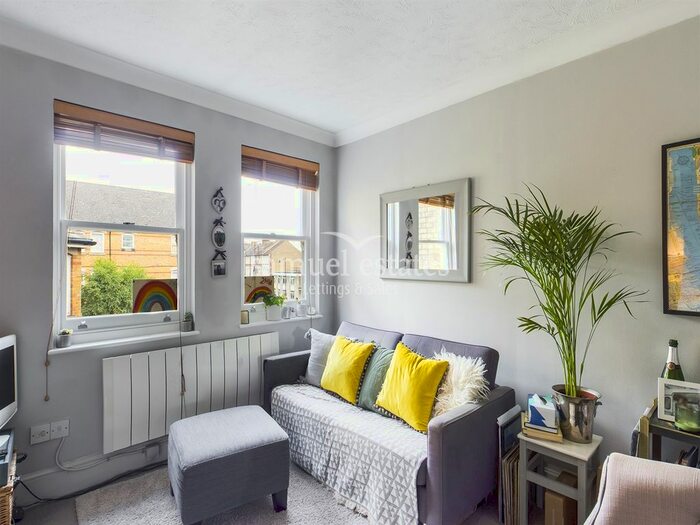 1 Bedroom Flat To Rent In Tonsley Heights, Wandsworth, SW18