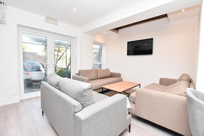 1 Bedroom Semi-Detached House To Rent In Oldfield Place, Bristol, BS8