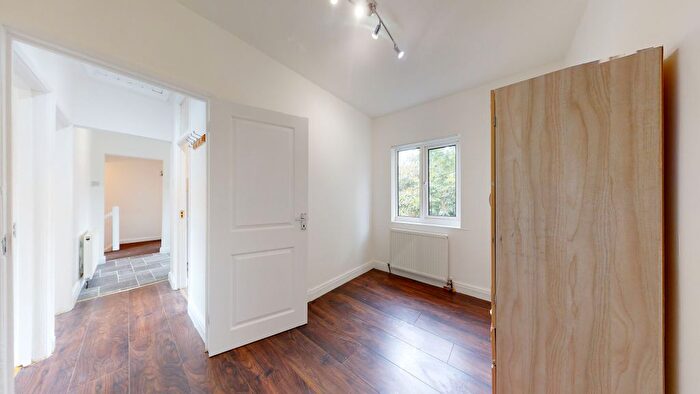 2 Bedroom Flat To Rent In Regal Court, Edmonton, N18
