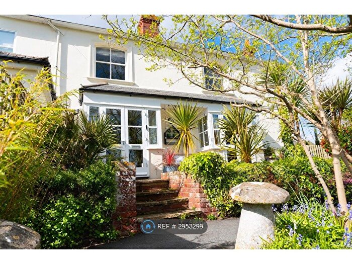 6 Bedroom Semi-detached House To Rent In Lodge Hill Road, Lower Bourne, Farnham, GU10