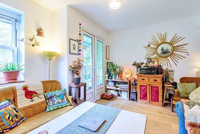 2 Bedroom Flat To Rent In Worsopp Drive, Bourne House Worsopp Drive, SW4