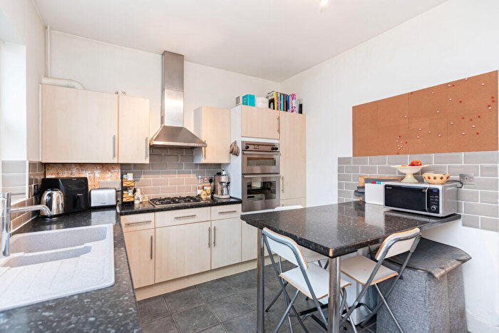 2 Bedroom Flat For Sale In Ensbury Avenue, Bournemouth, Dorset, BH10