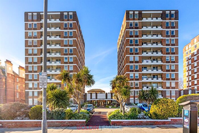 2 Bedroom Flat For Sale In Ashley Court, Grand Avenue, Hove, BN3