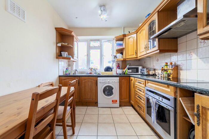 3 Bedroom Flat To Rent In Ledbury House, Portobello Court, London, W11