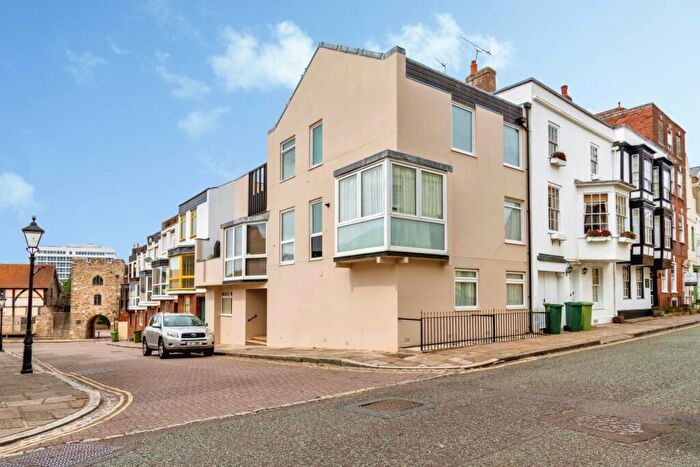 2 Bedroom Flat For Sale In Westgate Street, Southampton, Hampshire, SO14