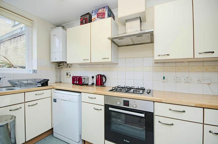 2 Bedroom End Of Terrace House To Rent In Rusbridge Close, Hackney Downs, London, E8