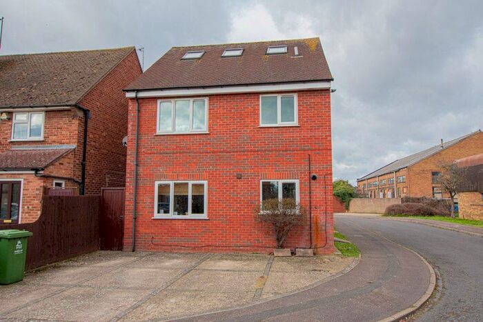 2 Bedroom Maisonette To Rent In Green Park, Cambridge, CB4