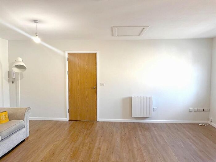 1 Bedroom Flat To Rent In Mill Road, Shelfield, Walsall, WS4