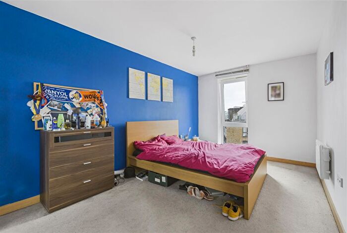 2 Bedroom Flat For Sale In Elder Court, Mead Lane, Hertford, SG13