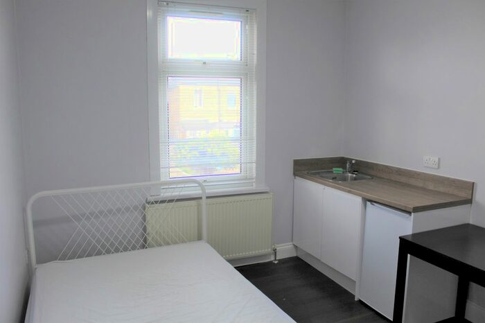 Studio To Rent In Blythswood Road, Seven Kings, Ilford, IG3