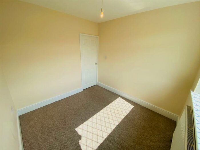 3 Bedroom Semi Detached House For Sale In Kennerleigh Walk, Crossgates