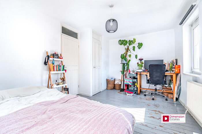 4 Bedroom Maisonette To Rent In Tresham Walk, Homerton, Hackney, E9