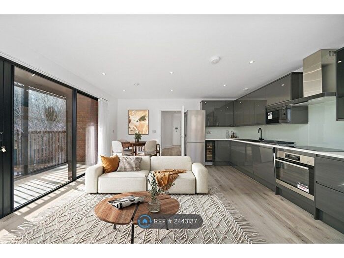 2 Bedroom Flat To Rent In Coomer Place, London, SW6