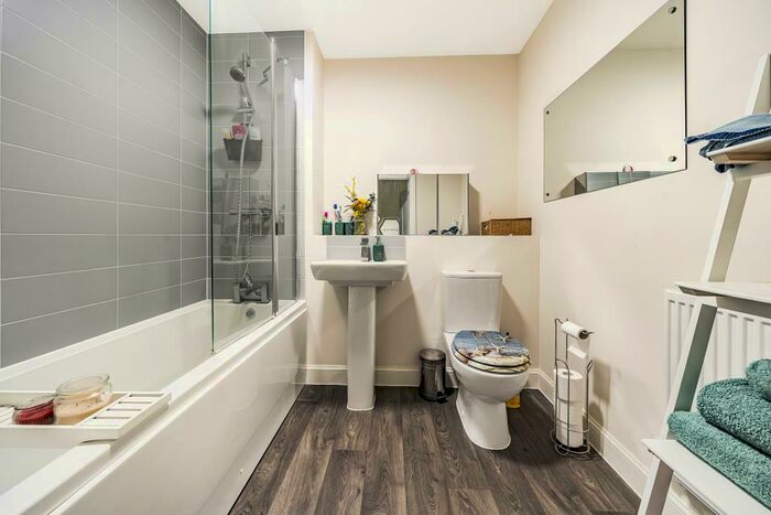 2 Bedroom Apartment To Rent In Kingsbrook, Aylesbury, HP22