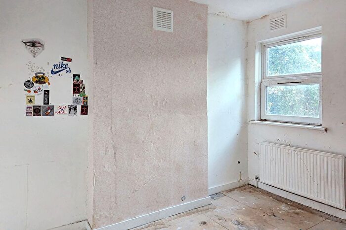 3 Bedroom Terraced House For Sale In Parish Lane, London, SE20