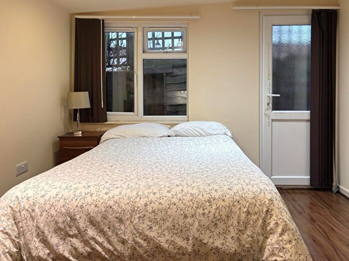 Studio To Rent In Cranhurst Road, London, NW2