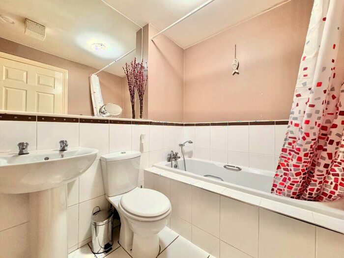 2 Bedroom Flat To Rent In Bulldale Place, Yoker, Glasgow, G14