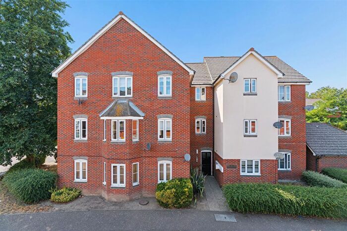 2 Bedroom Flat For Sale In Covesfield, Gravesend, DA11