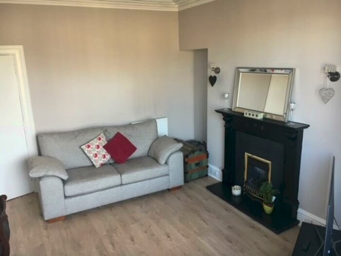 2 Bedroom Flat To Rent In Forest Avenue, Top Floor, AB15