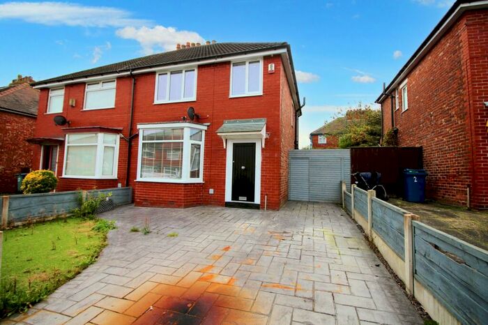 3 Bedroom Semi-Detached House To Rent In Parkville Road, Prestwich, M25