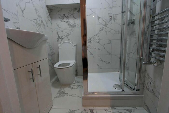 2 Bedroom Flat To Rent In Rothesay Avenue, Wimbledon, SW20