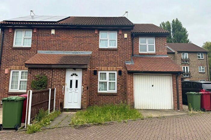 4 Bedroom Property To Rent In Adelaide Close, Cippenham, Slough, SL1