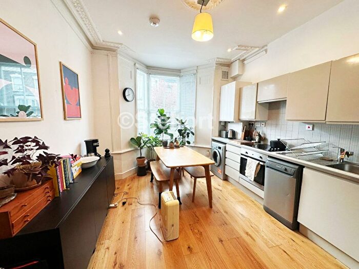 2 Bedroom Flat To Rent In Clonbrock Road, London, N16