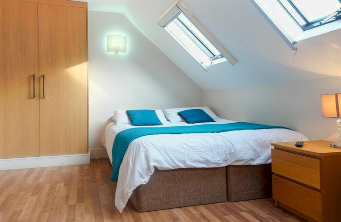 Studio To Rent In Kensington High Street, Kensington, W8