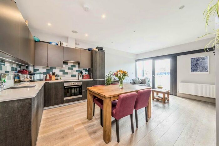 1 Bedroom Flat To Rent In Victoria Villas, Richmond, TW9