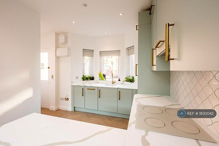 2 Bedroom Detached House To Rent In Japan Cres, London, N4