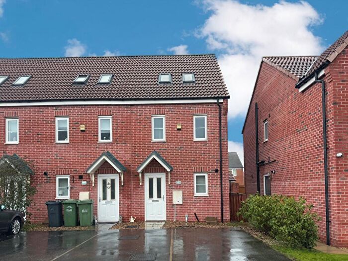 3 Bedroom Town House To Rent In Mirabelle Way, Harworth, Doncaster, DN11