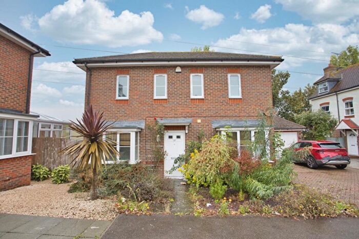 3 Bedroom Semi-Detached House For Sale In Heronden View, Sandwich, Deal, Kent, CT13