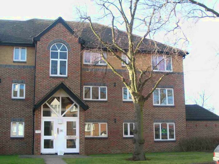 1 Bedroom Flat To Rent In Cotswold Way, Worcester Park, Surrey, KT4