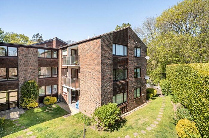 2 Bedroom Flat For Sale In The Drive, Summersdale Court The Drive, PO19