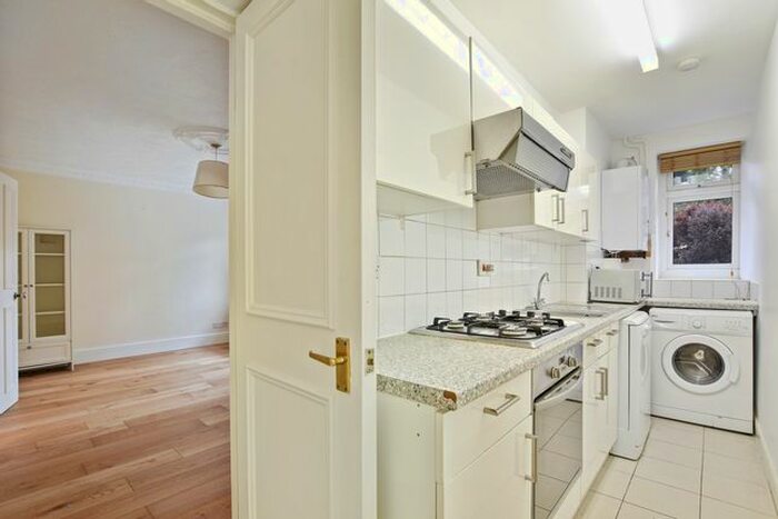 1 Bedroom Flat To Rent In Chatsworth Road, Mapesbury, London, NW2