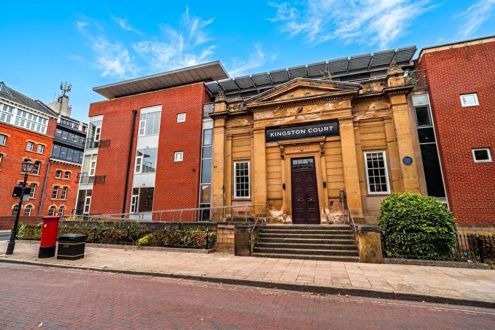 2 Bedroom Flat For Sale In Kingston Square, Hull, HU2
