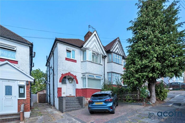 1 Bedroom Apartment For Sale In Hillside, Kingsbury, London, NW9