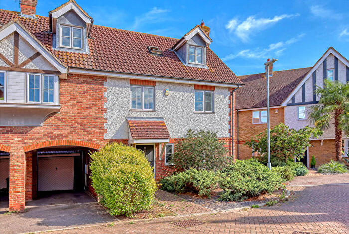 4 Bedroom Semi-Detached House For Sale In Gepp Place, Chelmsford, CM2