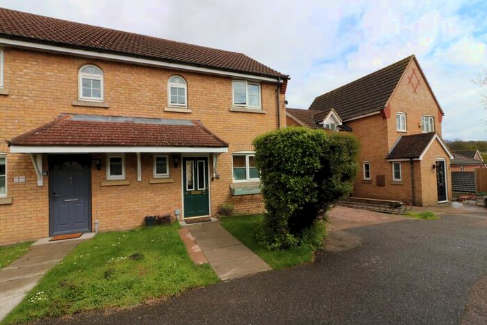 3 Bedroom Semi-Detached House To Rent In Cleveland Way, Stevenage, SG1