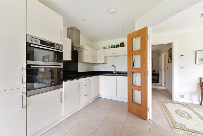 2 Bedroom Flat For Sale In Tudor Court, Liphook, GU30