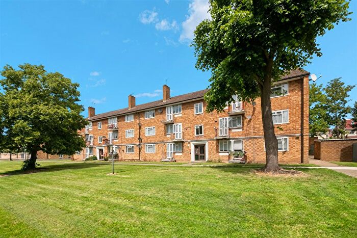 2 Bedroom Flat For Sale In Ayles Road, Hayes, UB4