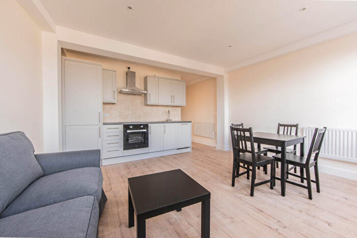 1 Bedroom Flat To Rent In Market Place, Chippenham, SN15