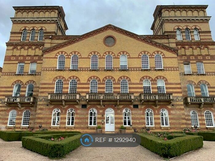 2 Bedroom Flat To Rent In Southdowns Park, Haywards Heath RH16