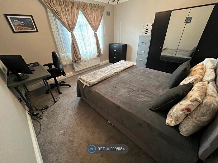 2 Bedroom Flat To Rent In Eastham Crescent, Brentwood, CM13