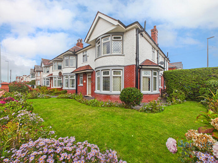 5 Bedroom Semi-Detached House For Sale In Knowle Avenue, Blackpool, FY2