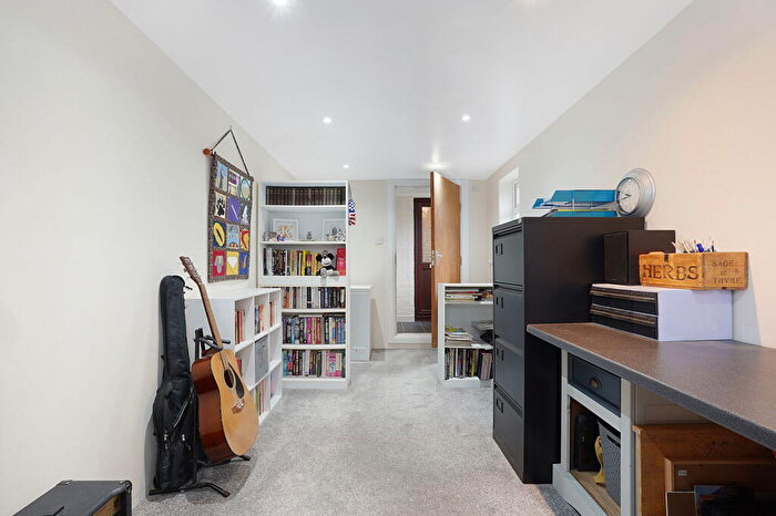 3 Bedroom End Of Terrace House For Sale In Snodhurst Avenue, Chatham, ME5