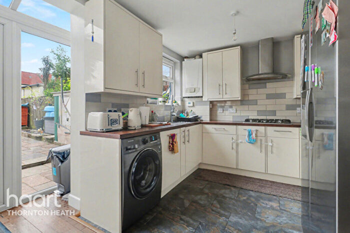 4 Bedroom End Of Terrace House For Sale In Abbotts Road, Mitcham, CR4