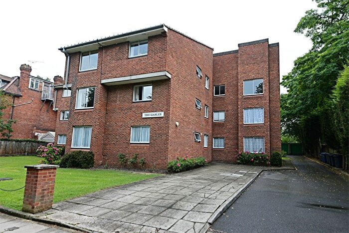 2 Bedroom Flat To Rent In Holden Avenue, Woodside Park, N12