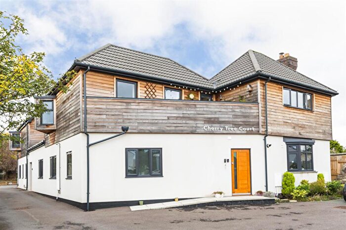 2 Bedroom Flat For Sale In Cherry Tree Court, Oldland Common, BS30