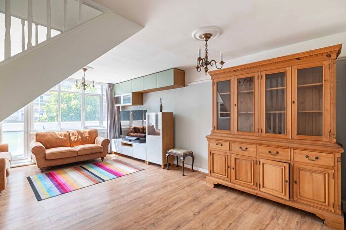 2 Bedroom Flat To Rent In Lillie Road, Fulham, London, SW6